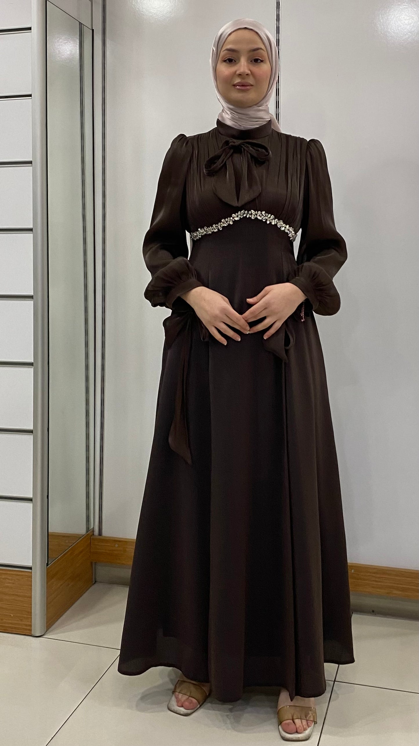 Beli Taş tasarımlı Fenomen Abiye Kahve