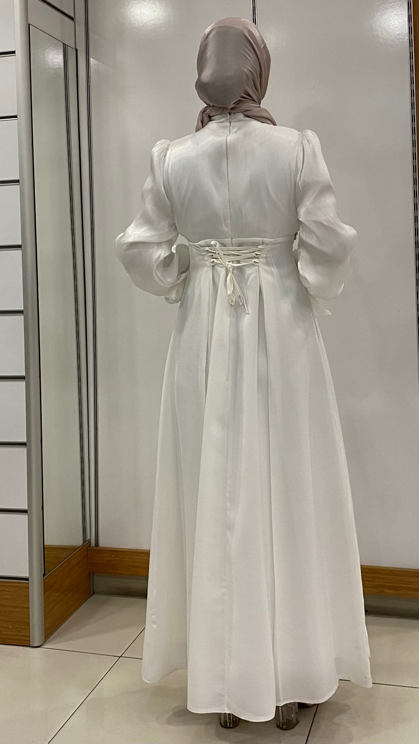 Beli Taş tasarımlı Fenomen Abiye Beyaz