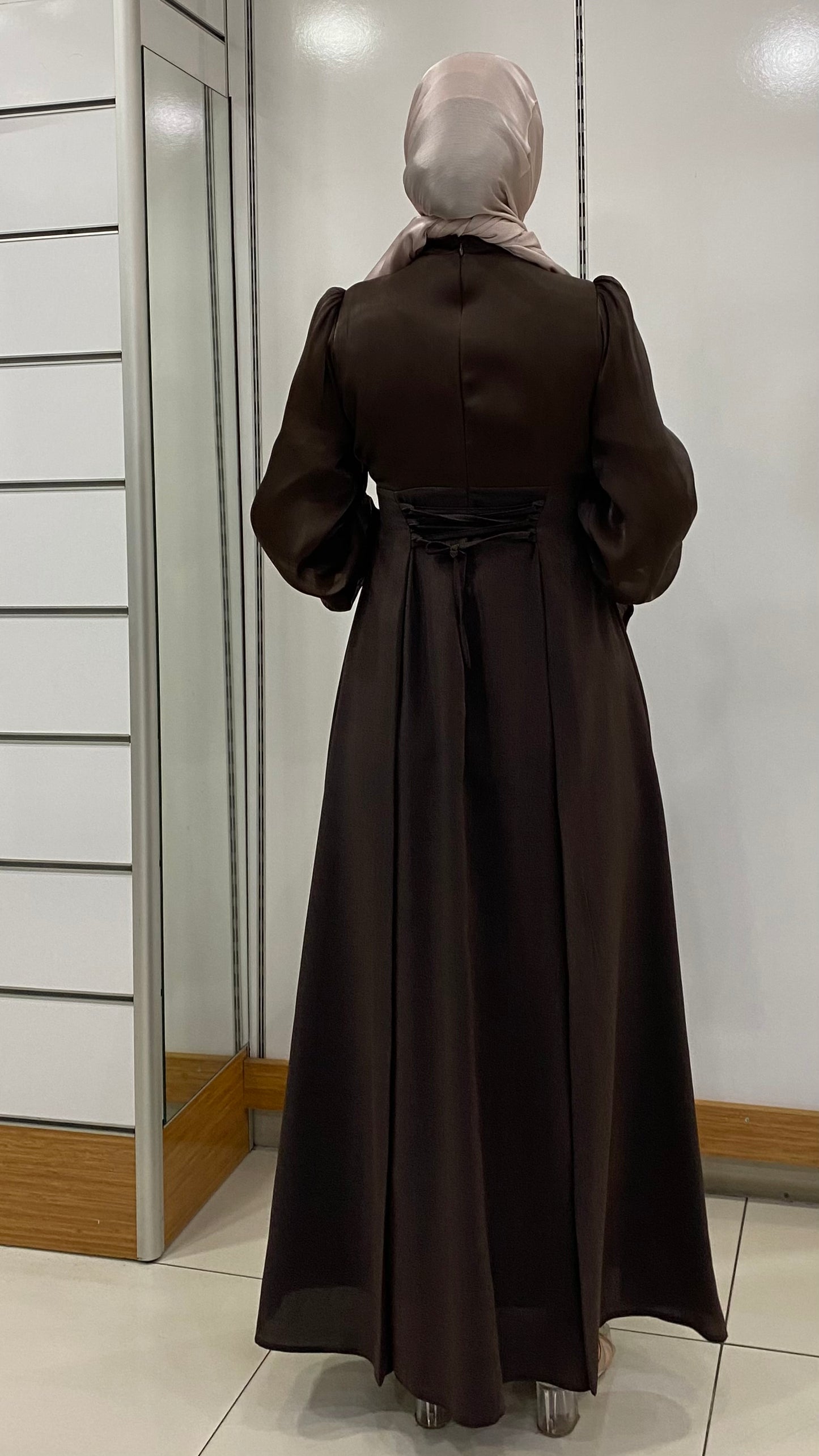 Beli Taş tasarımlı Fenomen Abiye Kahve