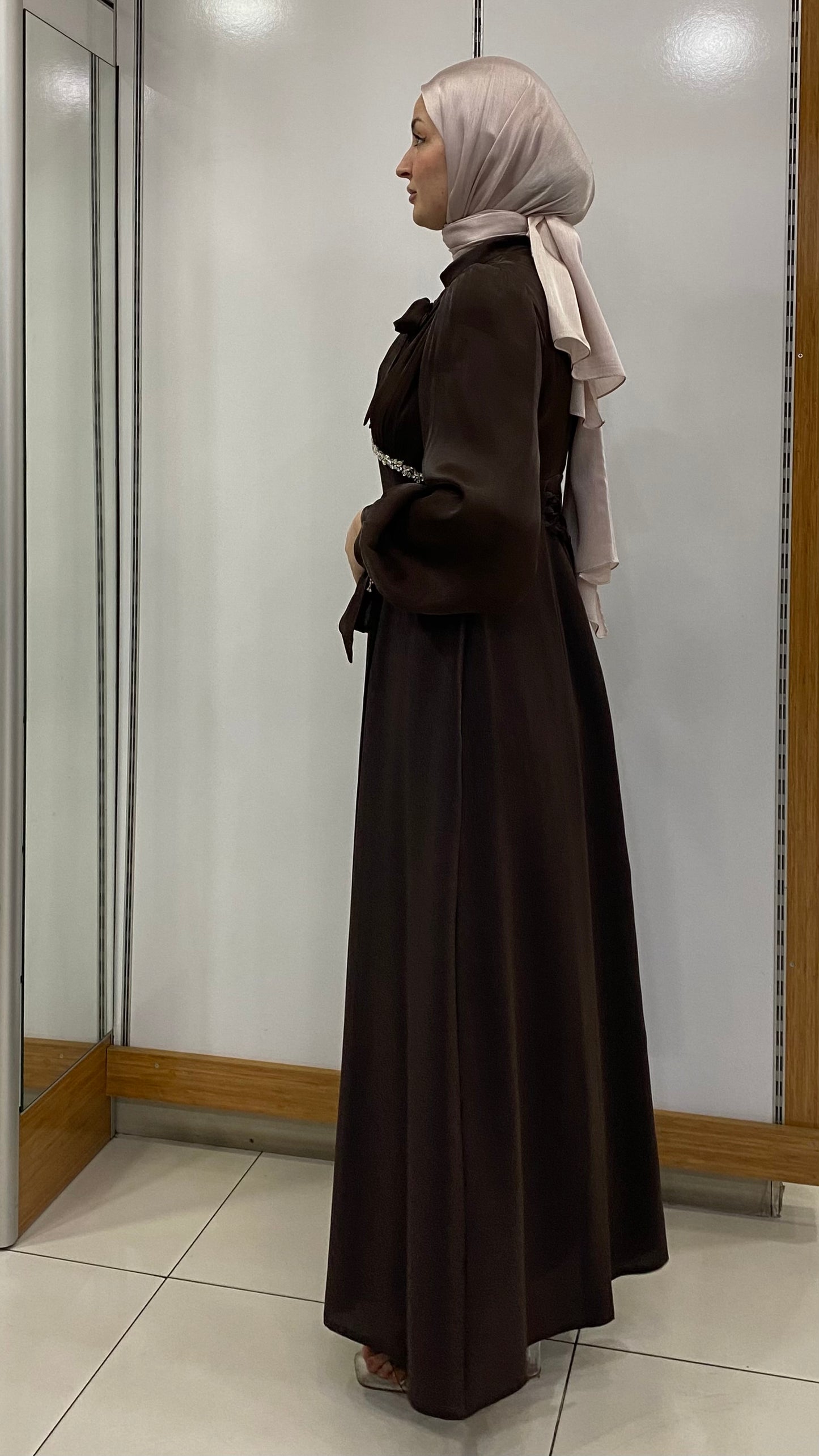 Beli Taş tasarımlı Fenomen Abiye Kahve