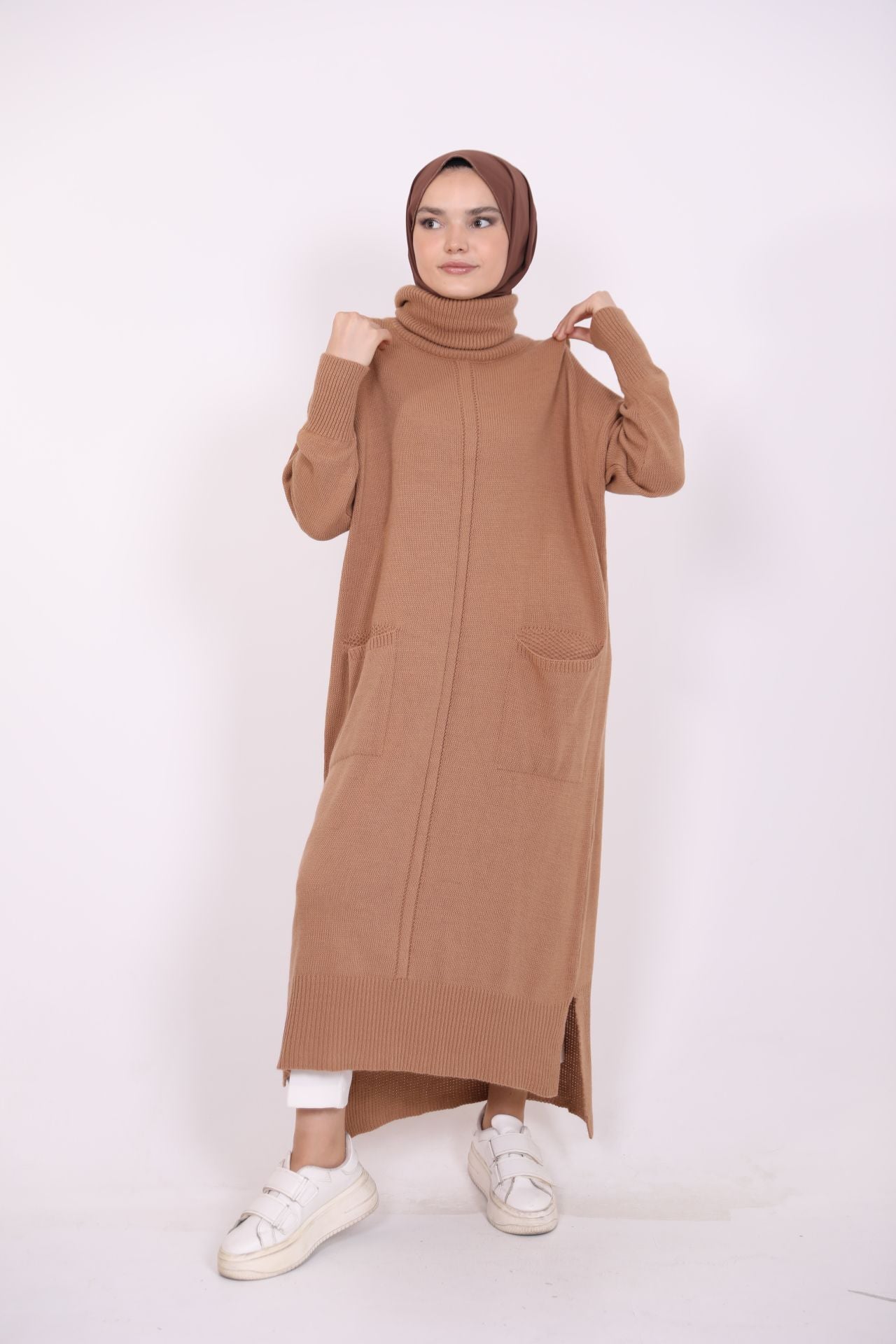 Long Knitwear Tunic with Pockets Camel