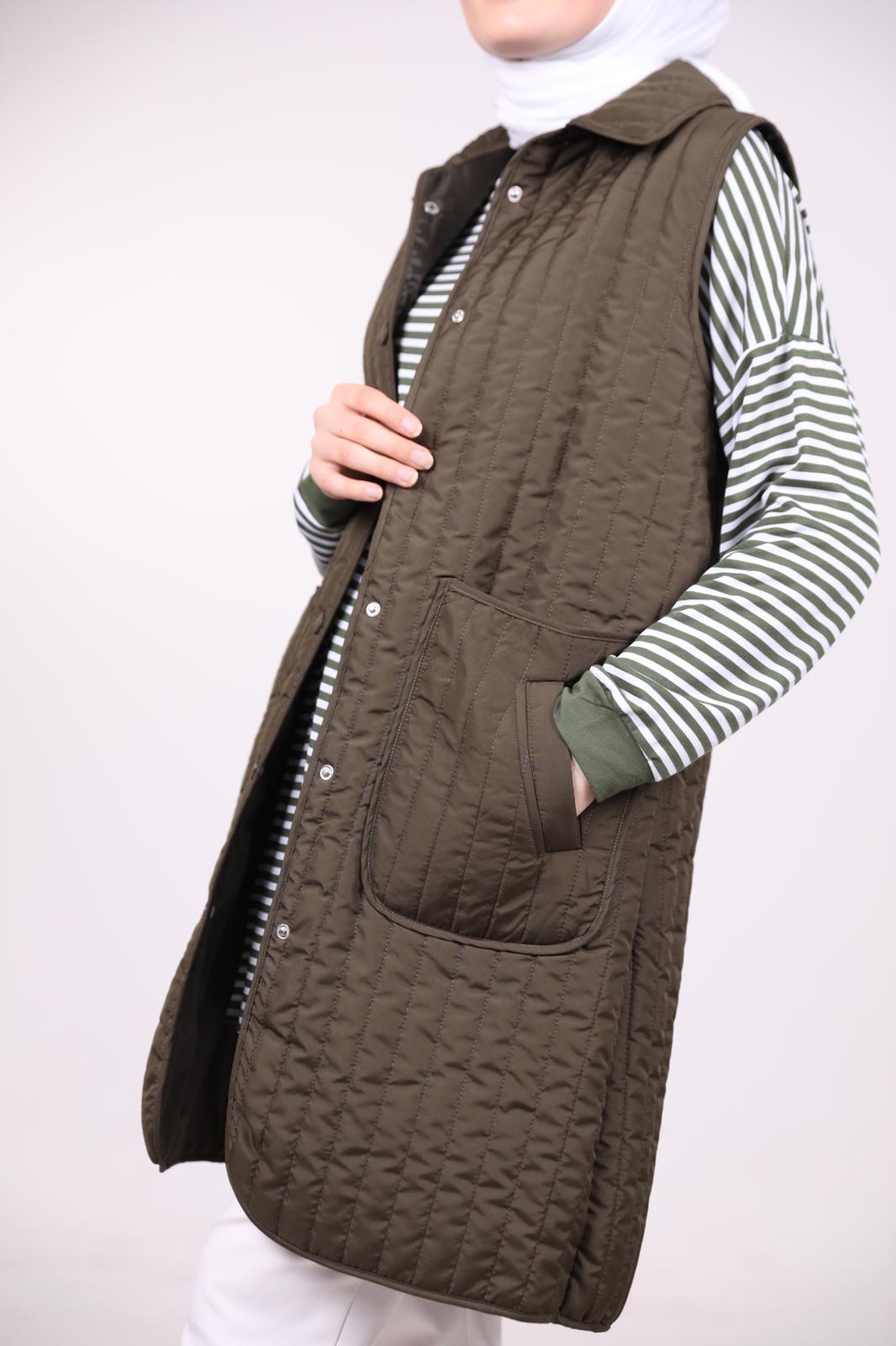 Double Pocket Detailed Quilted Vest Green