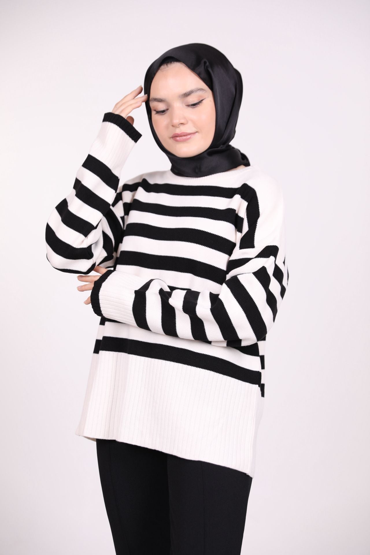 Striped Araboy Sweater White