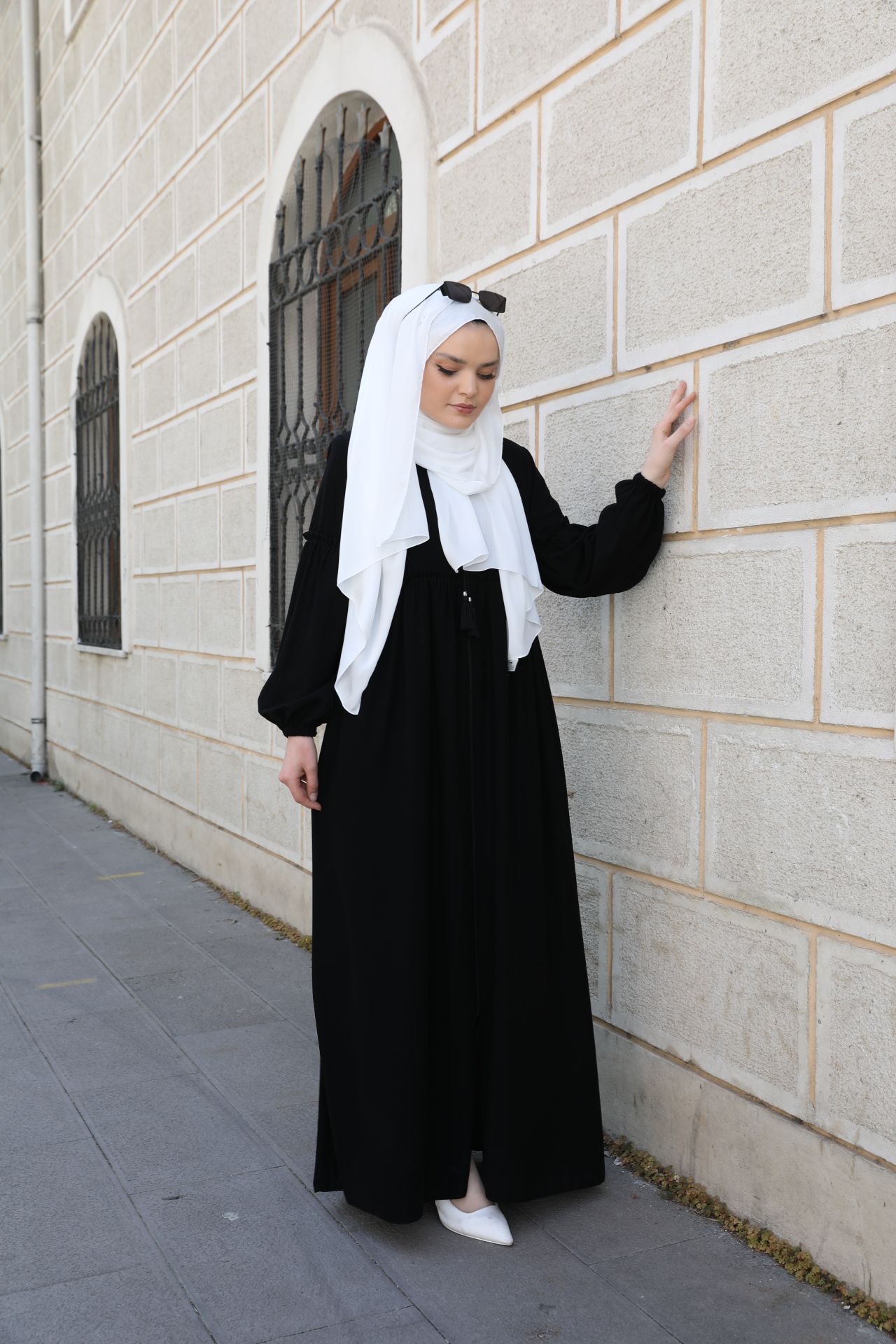 Ruffle Detailed Abaya Black