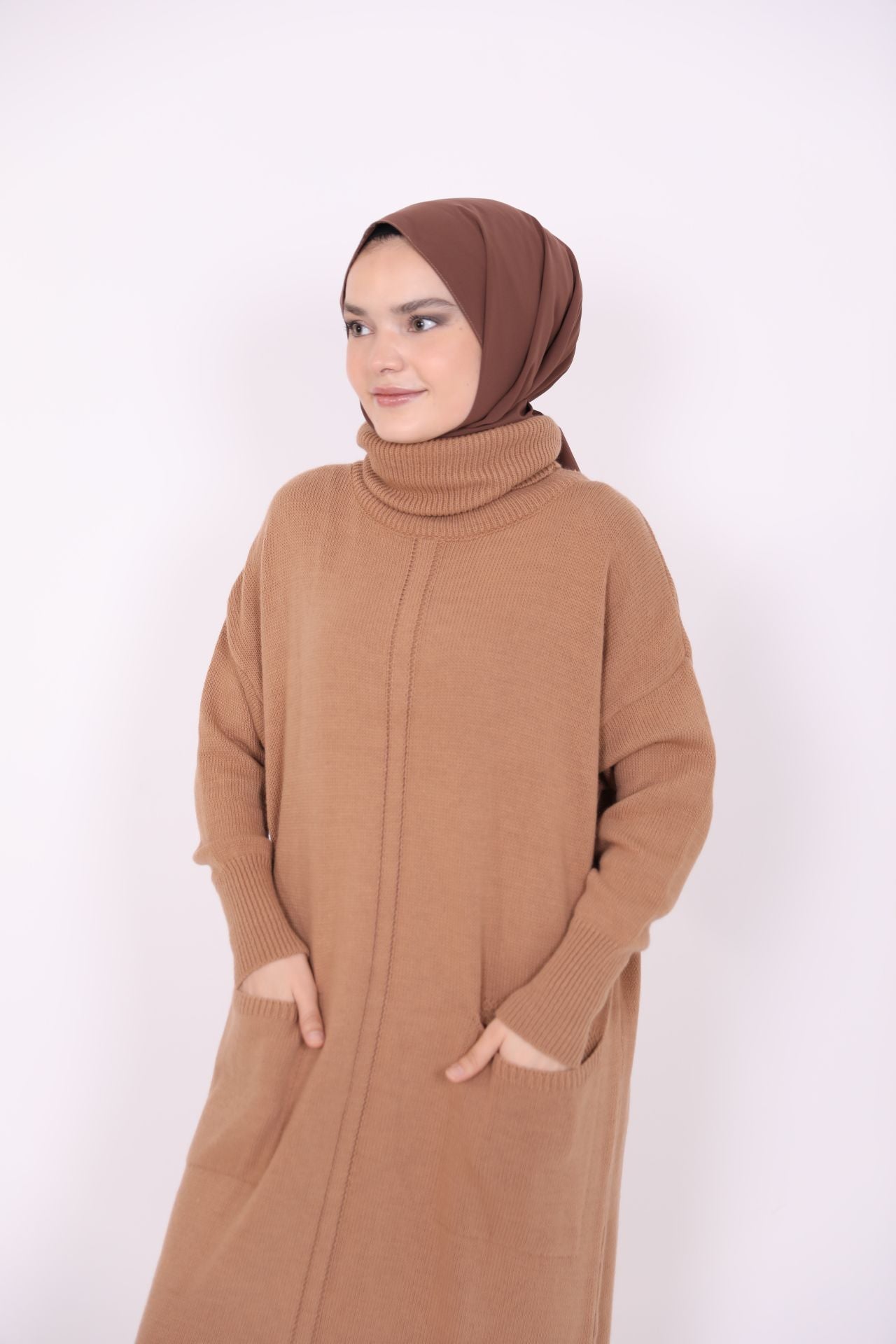 Long Knitwear Tunic with Pockets Camel