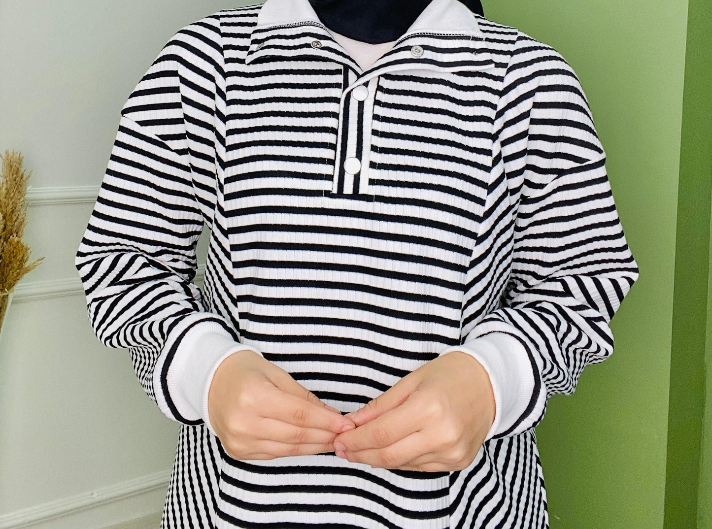 Striped Sweat with Snap on Collar Black